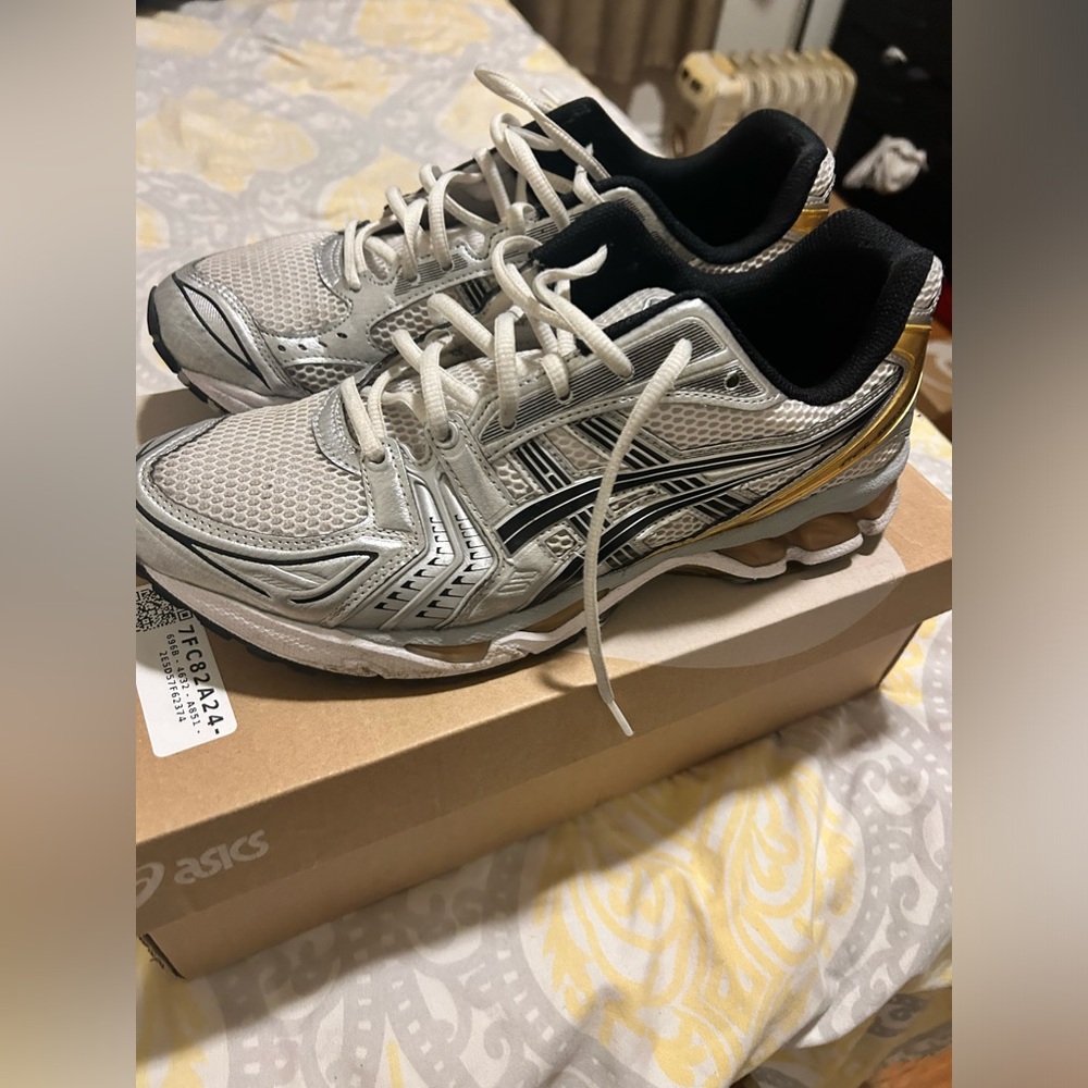 Mens used ASICS kayano 14